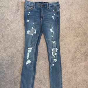 Brand new Hollister ripped skinny jeans